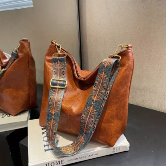 Handbags - Back in stock! Trendy Crossbody bag with adjustable strap Hobo Boho